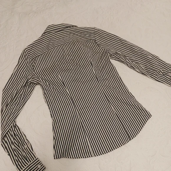 °•Navy + white pin striped blouse•° - Picture 5 of 7